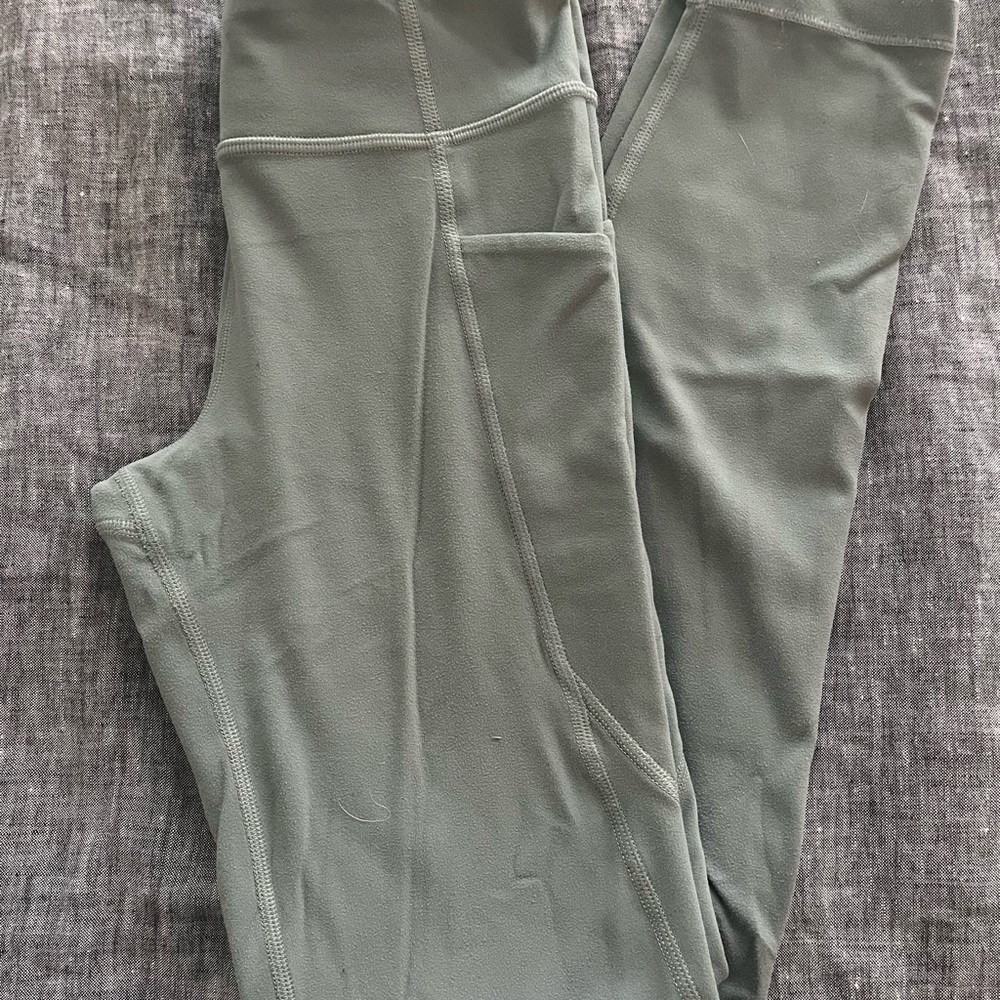 Athleta stash pocket leggings